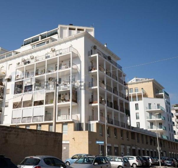 Faro Sul Mare Luxury Apartment - Zona Fiera Bari Zewnętrze zdjęcie