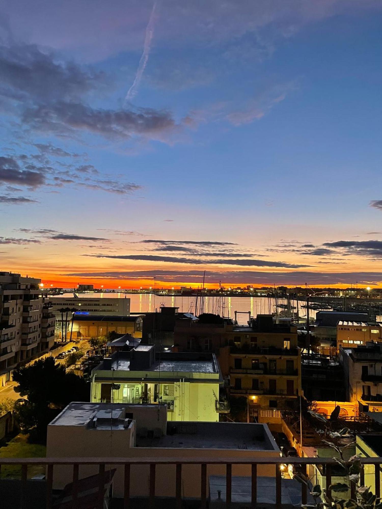 Faro Sul Mare Luxury Apartment - Zona Fiera Bari Zewnętrze zdjęcie